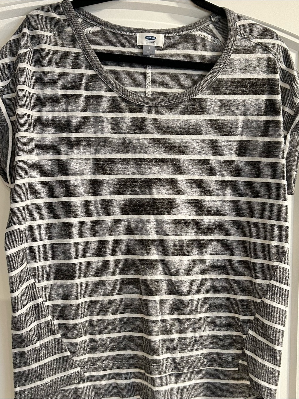 Women’s Old Navy Gray & White Striped Short Sleeve Tee